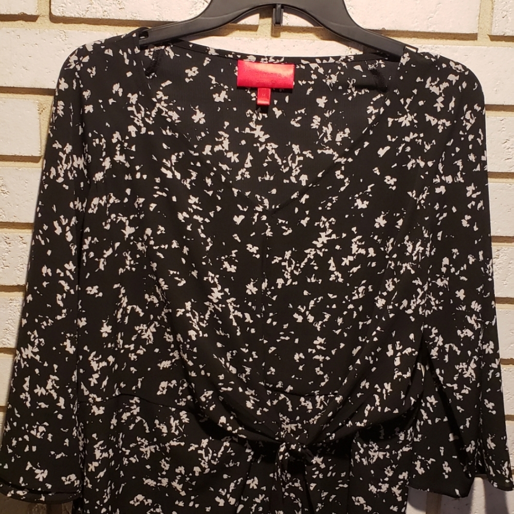 M Jennifer Lopez tie front